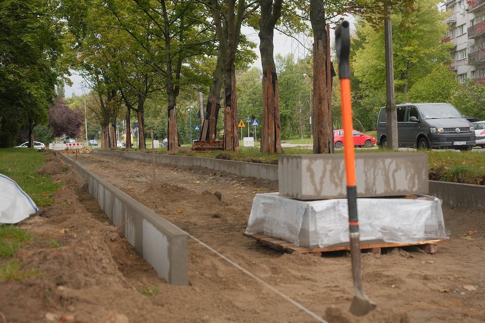 Łódź. Budowa drogi rowerowej na ul. Tatrzańskiej w Łodzi