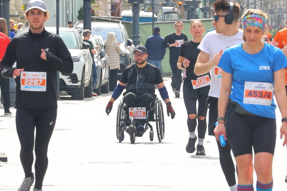Łódź. DOZ Maraton Łódź 2026. Brałeś udział w biegu? Odszukaj się w galerii i zapisz na pamiątkę!