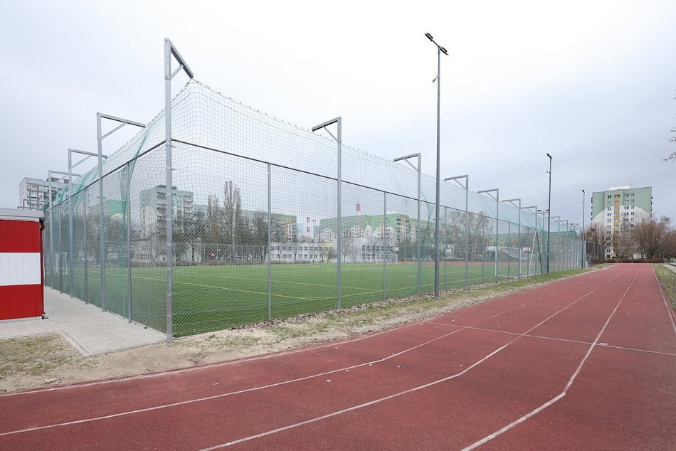 Łódź. Nowe boiska i hale sportowe w Łodzi. Skorzystają z nich uczniowie i... wszyscy Łodzianie