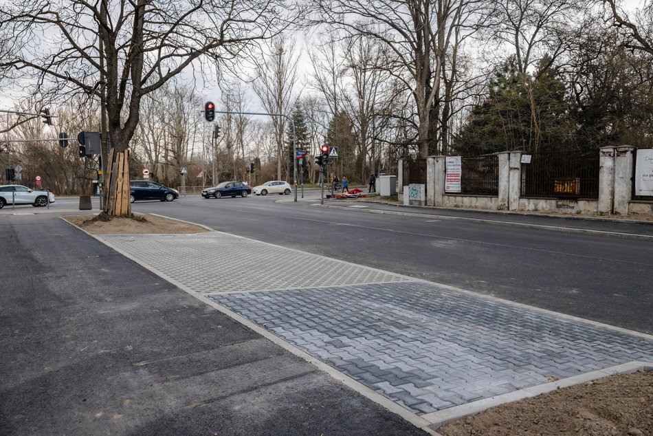 Łódź. Przędzalniana w Łodzi otwarta. Nowa jezdnia, chodniki i parkingi