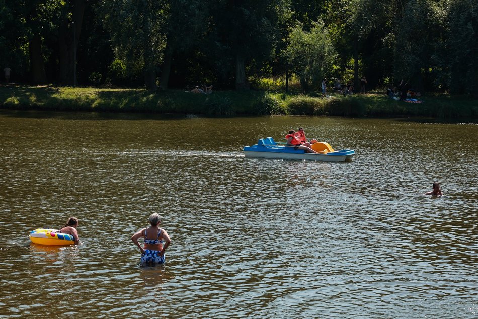 Łódź. Upalny weekend na Stawach Jana w Łodzi. Tak wypoczywają łodzianie!
