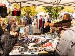 Łódź. Targ Staroci na Księżym Młynie w Łodzi. Rękodzieła, biżuteria, winyle i wiele więcej