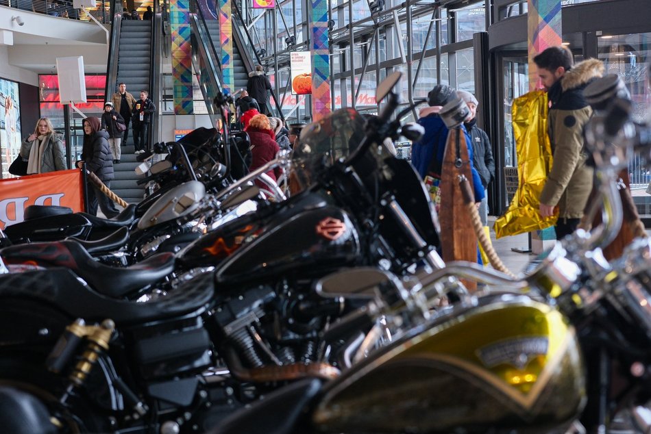 Łódź. WOŚP 2026 w Łodzi wystartował w Manufakturze! Zobacz te wspaniałe motocykle i bolidy