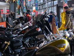 Łódź. WOŚP 2026 w Łodzi wystartował w Manufakturze! Zobacz te wspaniałe motocykle i bolidy