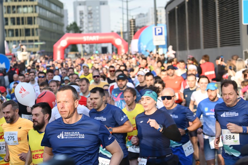 Łódź. Bieg Ulicą Piotrkowską Rossmann Run 2025 wystartował! Walka o życiowe rekordy