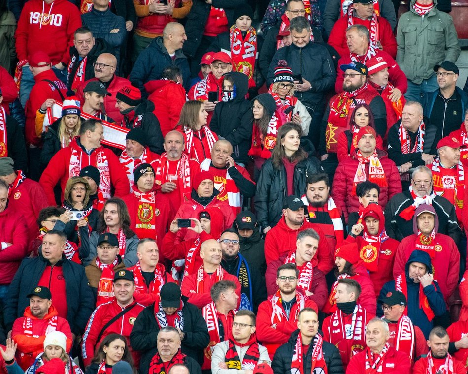 Łódź. Kibice na meczu Widzewa Łódź z Legią Warszawa. Byłeś? Odszukaj się w galerii
