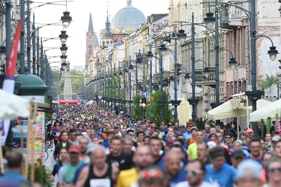 Łódź. Bieg Ulicą Piotrkowską Rossmann Run 2025 wystartował! Walka o życiowe rekordy