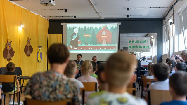 Adwokaci czytają dzieciom w szkołach w Łodzi. Co to za akcja? 