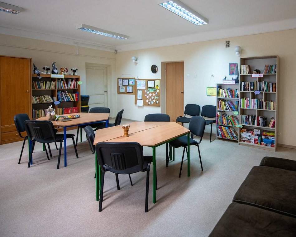 Łódź. Biblioteczka przy ul. Kutrzeby 16 w Łodzi