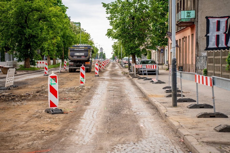 Łódź. Remont Rzgowskiej w Łodzi na pełnych obrotach. Zniknęło torowisko MPK Łódź i stary asfalt!