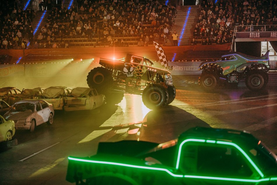 Świecące w ciemności Monster Trucki w Atlas Arenie