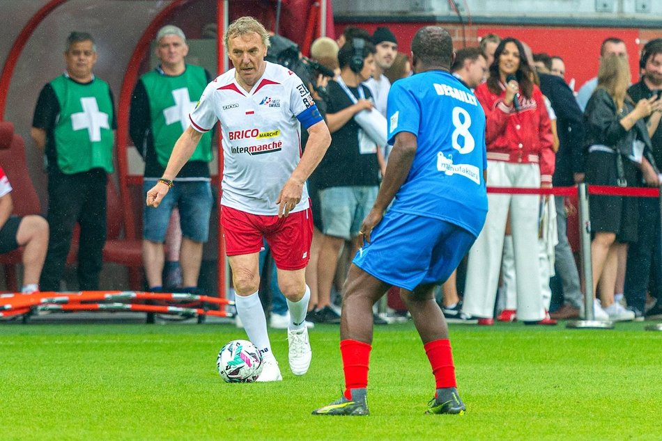 Łódź. Mecz Gwiazd w Łodzi. Na murawie Boniek, Krzynówek, Krychowiak