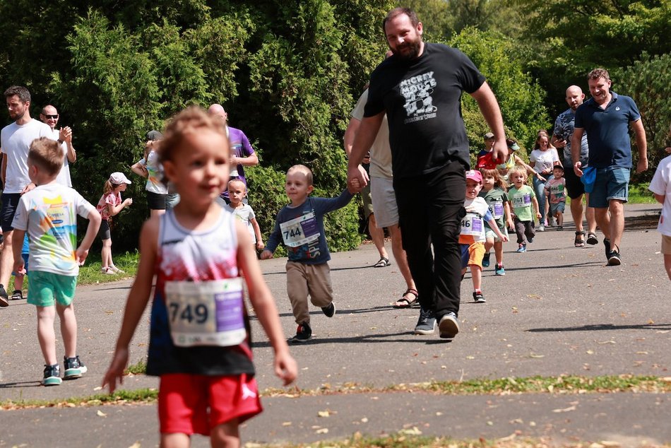 Łódź. Botaniczna Piątka w Ogrodzie Botanicznym w Łodzi. Biegowe emocje i pozytywna energia