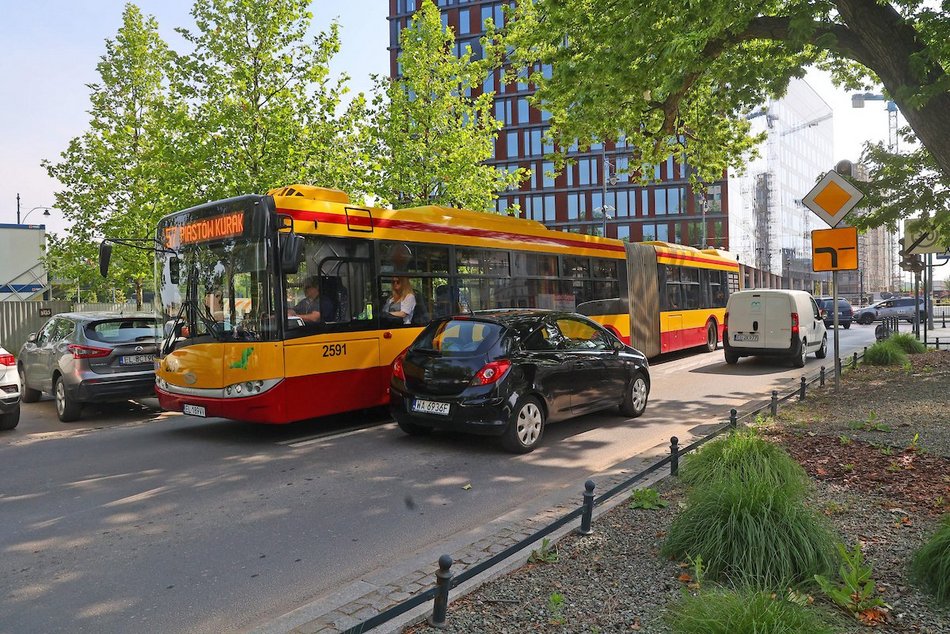 Łódź. Ważne zmiany w organizacji ruchu przy Traugutta w Łodzi. Uważaj na tym skrzyżowaniu