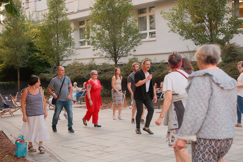 Łódź. Niedzielna potańcówka przy Piotrkowskiej. Tanecznym krokiem w nowy tydzień