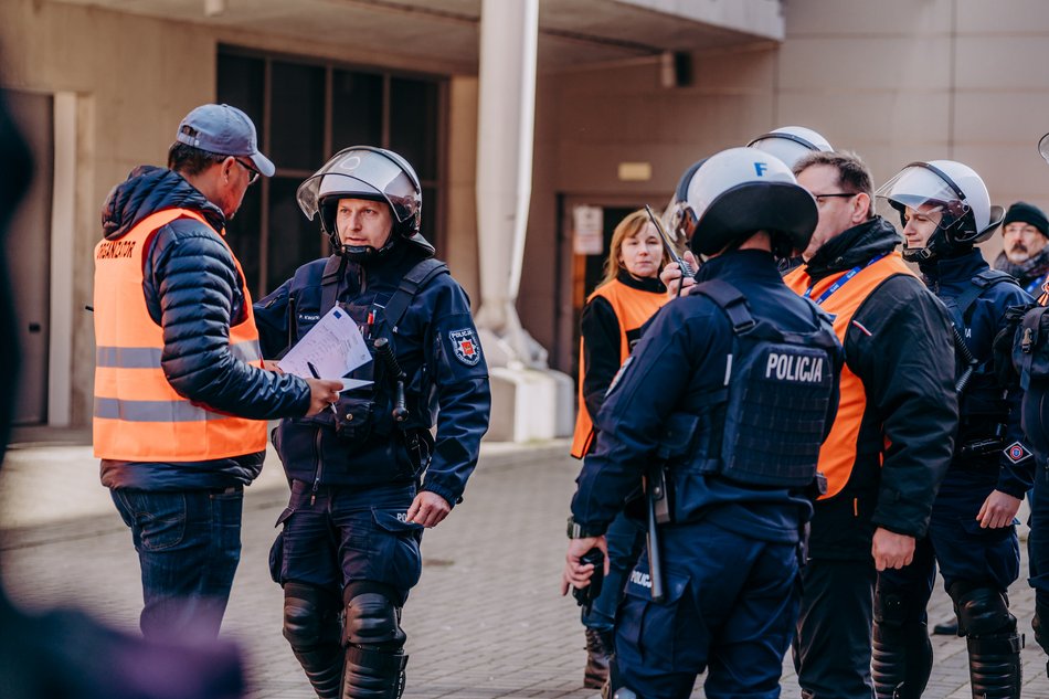 Ćwiczenia służb specjalnych na stadionie im. Władysława Króla w Łodzi
