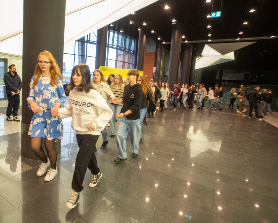 EC1 Łódź - belgijkę tańczą licealiści z II LO, III LO i XI LO