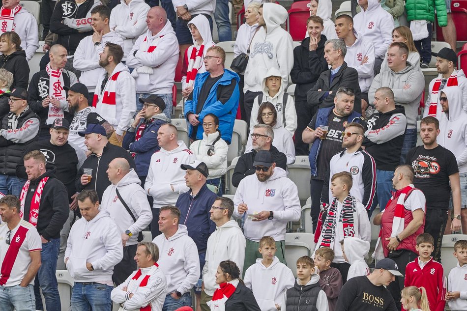 Kibice ŁKS Łódź na meczu z Radomiakiem Radom