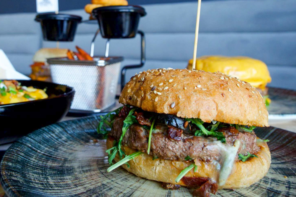 Łódź. Restauracje w Łodzi otwarte po północy. W sam raz na nocny głód!