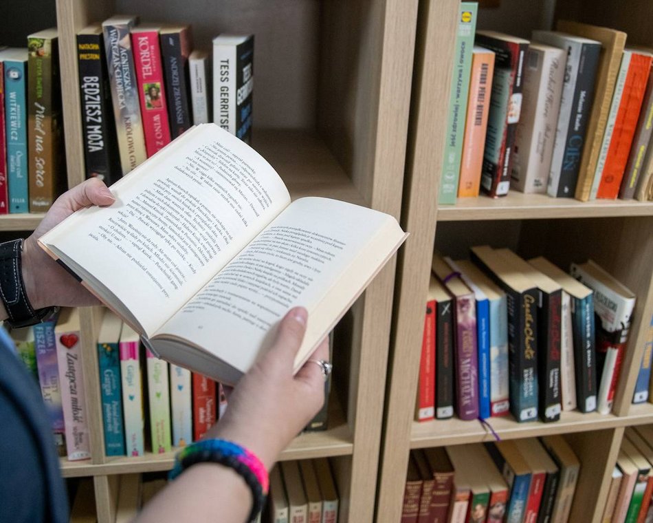 Łódź. Biblioteczka przy ul. Objazdowej 17 w Łodzi