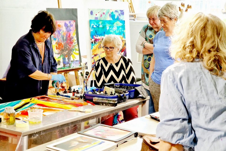 Łódź. Angielski, malarstwo, a może wyszywanie? Warsztaty dla seniorów w MSK Teofilów