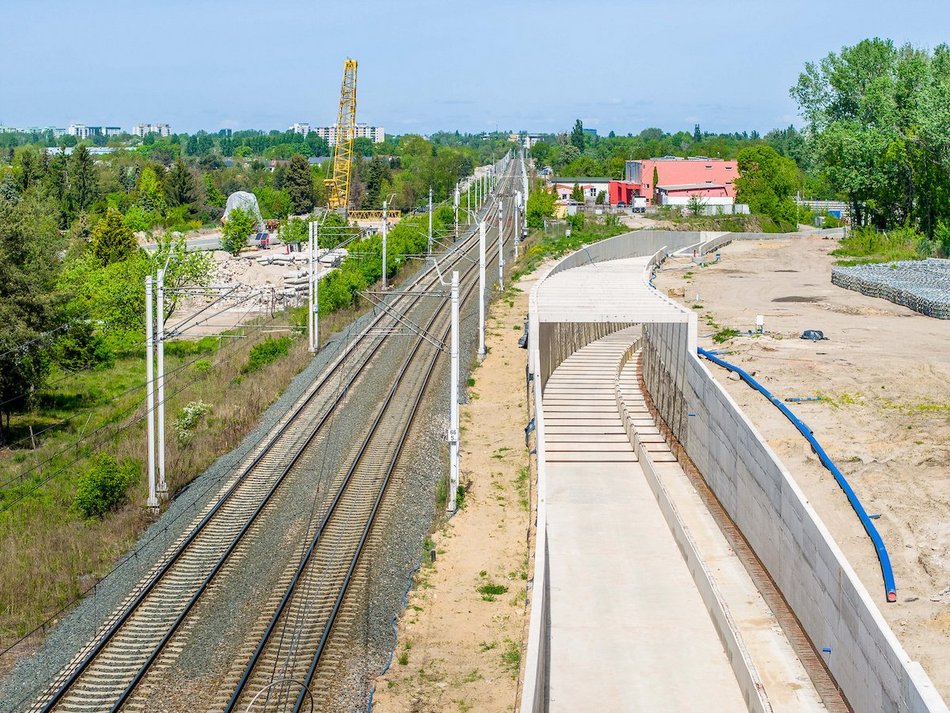 Łódź. Tunel pod Łodzią. Na stacji Łódź Koziny powstają już perony i stropy przystanku