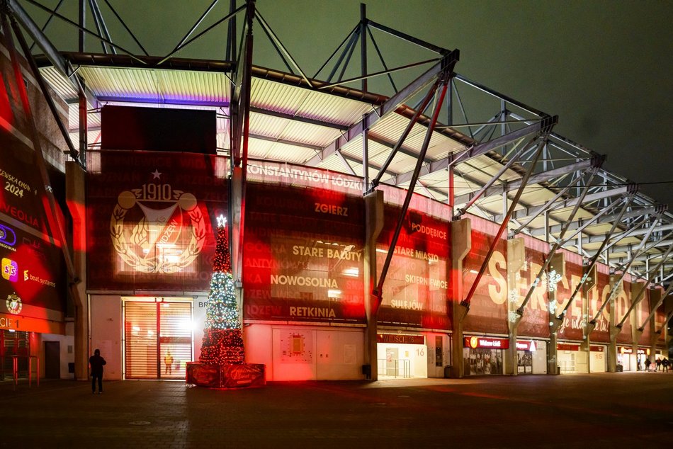 Łódź. Jarmark mikołajkowy przy stadionie Widzewa