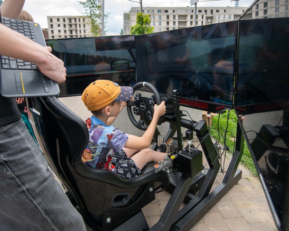 Łódź. Zlot Mercedesów w Ogrodach Geyera w Łodzi. Nie lada gratka dla fanów motoryzacji
