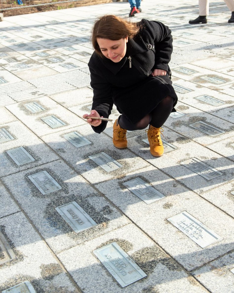 Odsłonięcie pomnika na placu Wolności