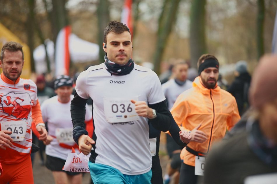 Łódź. Bieg Niepodległości w parku Julianowskim