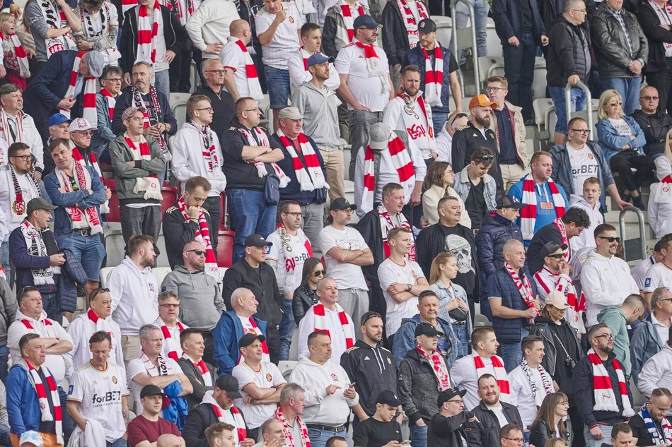 Kibice ŁKS Łódź na meczu z Radomiakiem Radom
