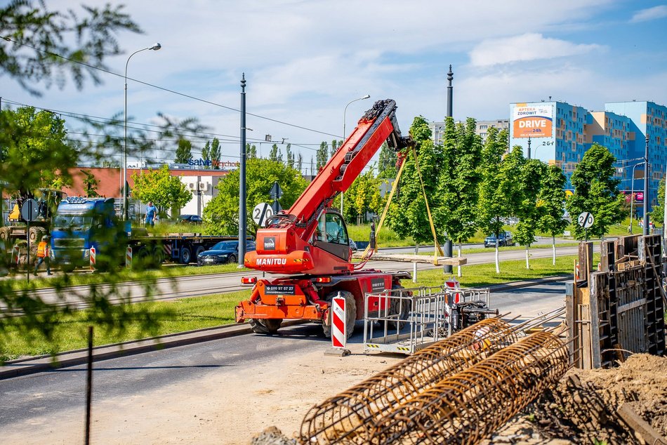 Budowa kładek nad Wyszyńskiego w Łodzi. Najnowsze postępy i zmiany w ruchu