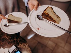 Nowa kawiarnia w Łodzi. Mama sernik i kruszonka to królestwo serników baskijskich