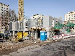 Łódź. Mieszkania miejskie na Bałutach rosną w oczach! Wielkie moduły na placu budowy