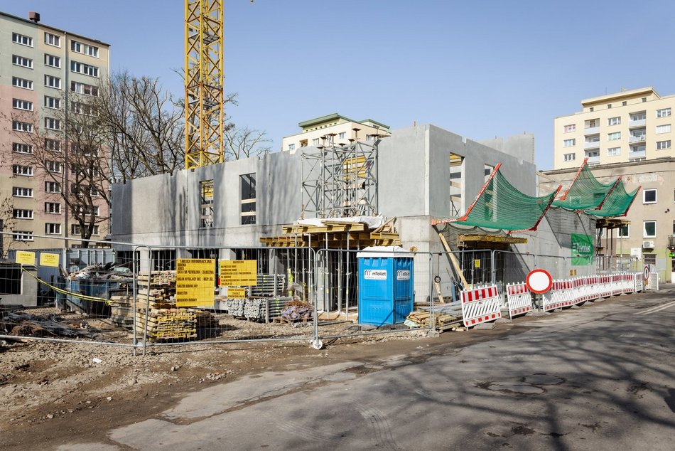 Łódź. Mieszkania miejskie na Bałutach rosną w oczach! Wielkie moduły na placu budowy