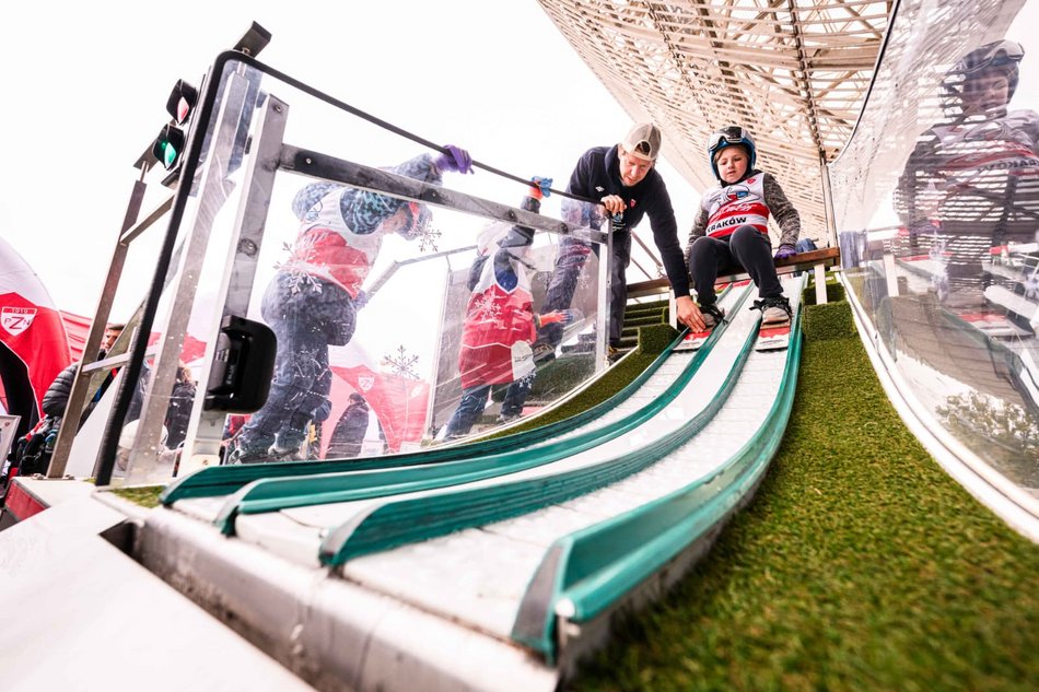 Łódź. Skoki narciarskie w Manufakturze w Łodzi. Czegoś takiego jeszcze nie było!