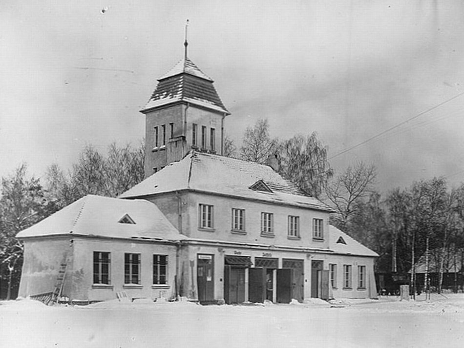 Lotnisko w Łodzi w zimowej scenerii - budynek lotniskowy podczas okupacji - lata 1939-1942