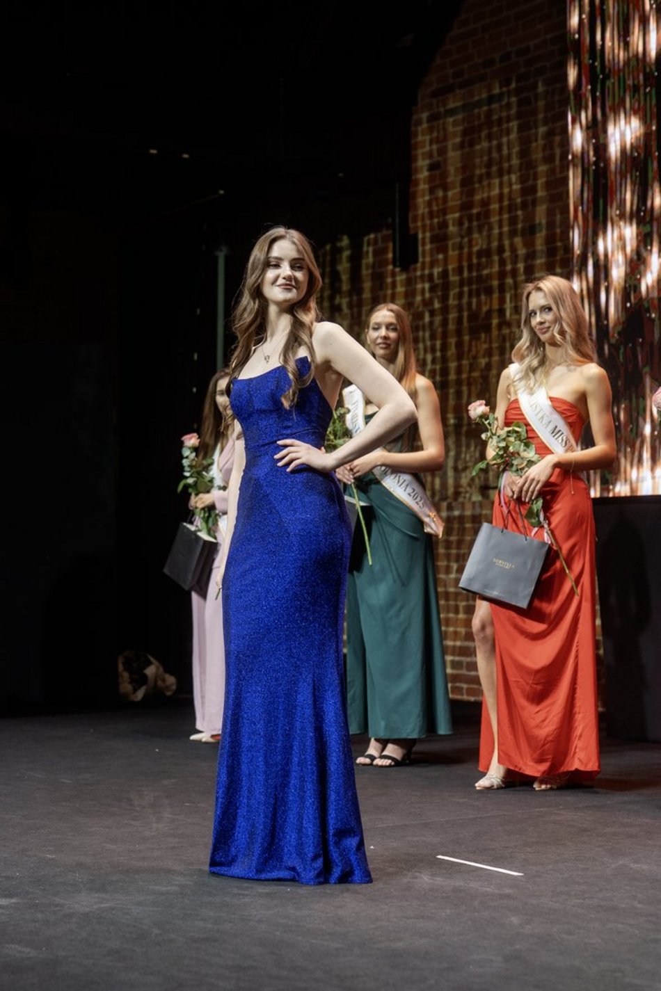 Przedstawienie finalistek Miss Polonia 2025 w Łodzi. Wzruszające pożegnanie Mai Klajdy