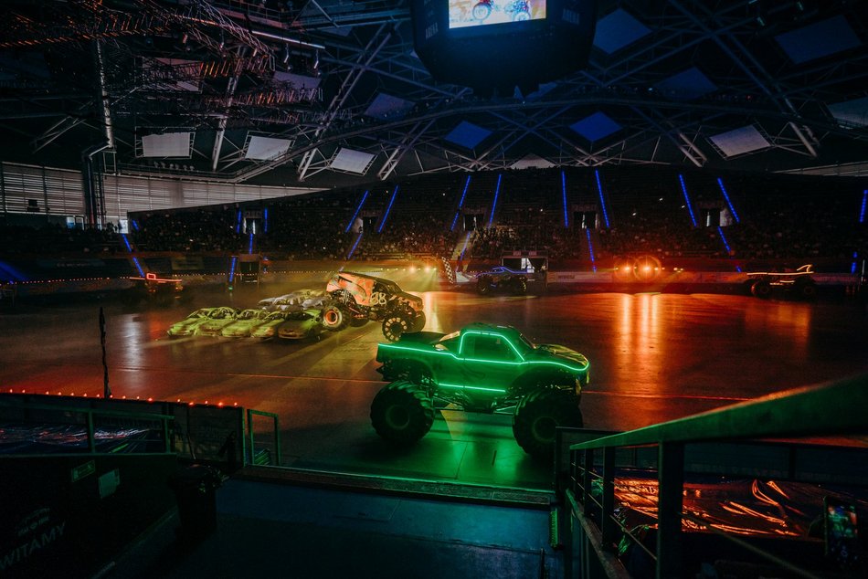 Świecące w ciemności Monster Trucki w Atlas Arenie
