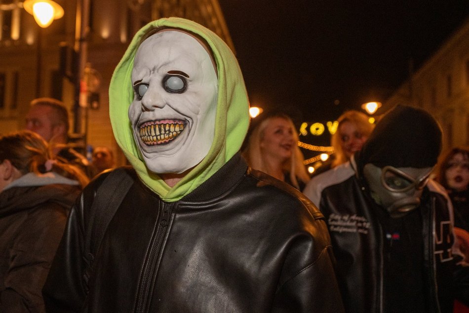Łódź. Halloweenowa parada przeszła Piotrkowską w Łodzi. Tłumy duchów, czarownic i zombie!