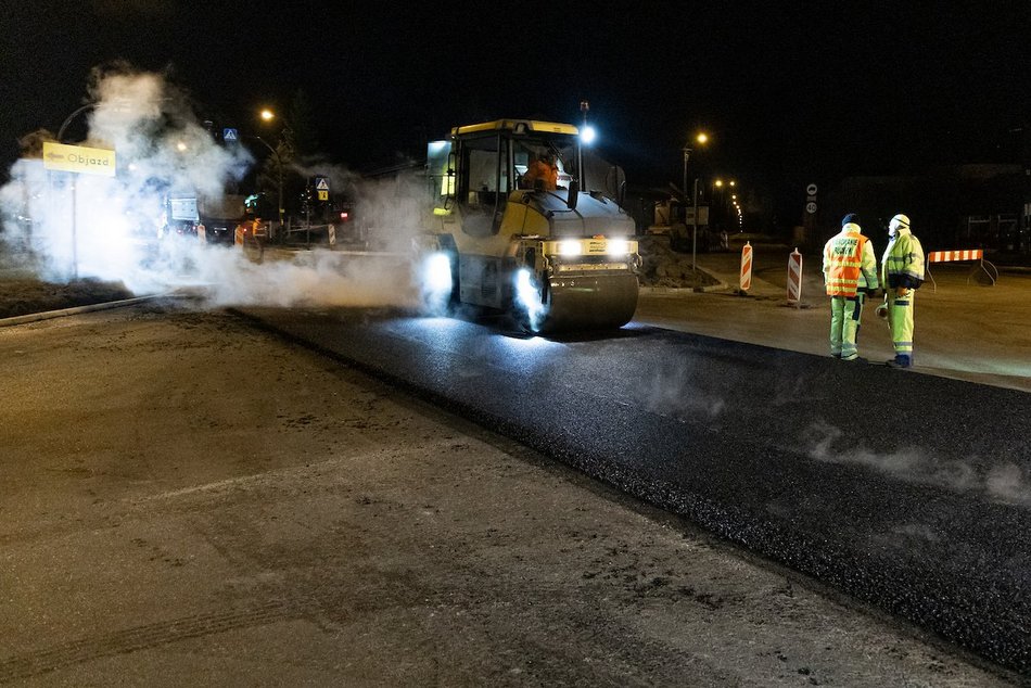 Łódź. Nocne prace w Nowosolnej