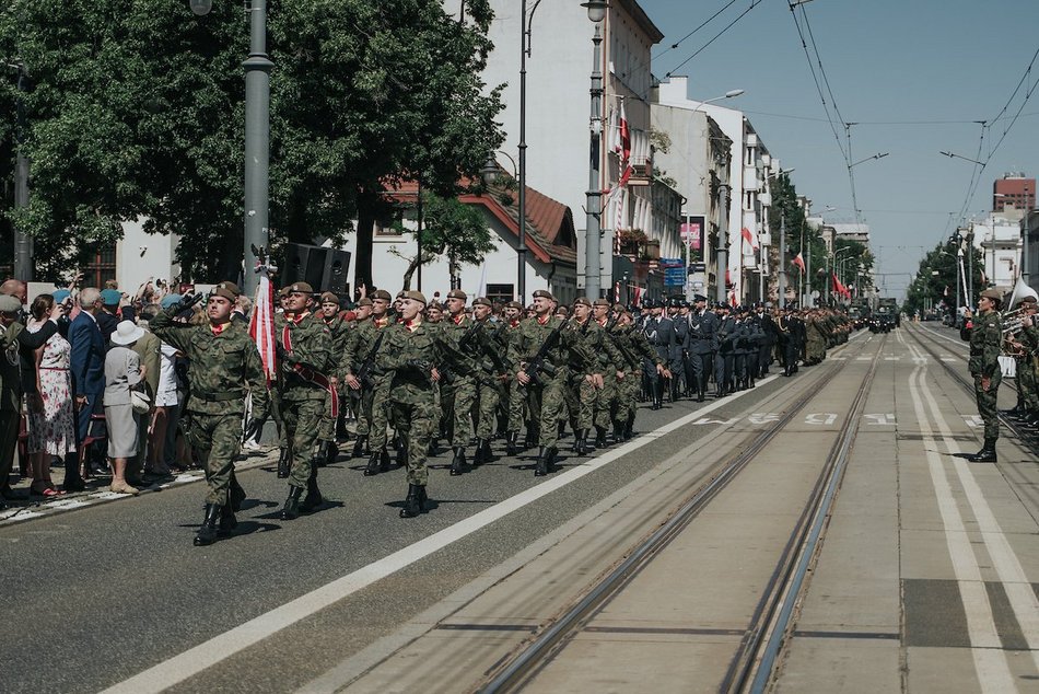 Łódź. Święto Wojska Polskiego w Łodzi. Wielka parada, piknik, rekonstrukcje historyczne