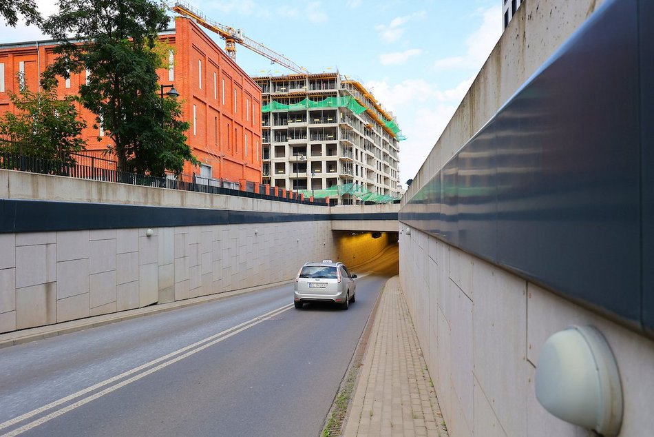 Łódź. Z podziemnej ulicy Hasa wprost na nowe parkingi. Rośnie inwestycja w Nowym Centrum Łodzi
