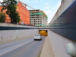 Łódź. Z podziemnej ulicy Hasa wprost na nowe parkingi. Rośnie inwestycja w Nowym Centrum Łodzi
