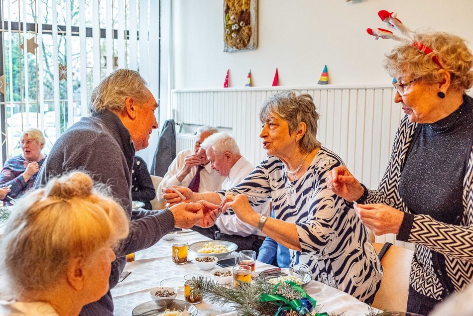 Seniorzy z Domów Dziennego Pobytu w Łodzi obdarowani przez harcerzy!