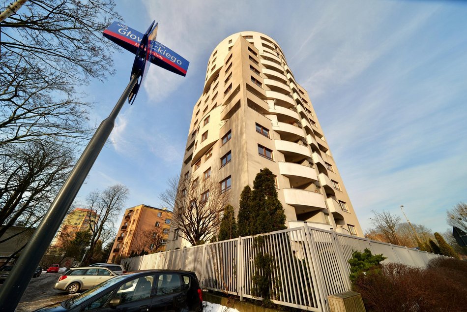 Jedyny taki apartamentowiec w Łodzi. Kiedyś synonim luksusu i... statusu