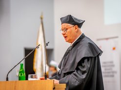Łódź. Profesor Jerzy Hausner z tytułem doktora honoris causa Uniwersytetu Łódzkiego