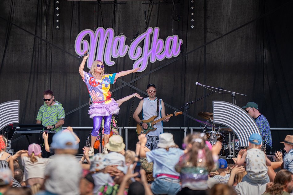 Łódź. Miejski Dzień Dziecka 2025 w Łodzi. Majka Jeżowska, dmuchańce i pokazy [ZDJĘCIA]