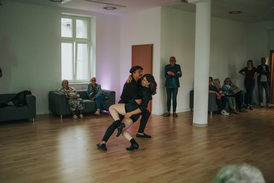 Łódź. Niedzielna potańcówka przy Piotrkowskiej. Pełno tańca, muzyki i dobrej energii!