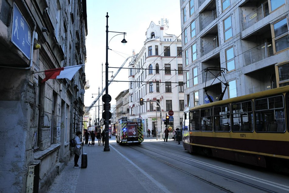Pożar kamienicy u zbiegu Kilińskiego i Nawrot w Łodzi. Skrzyżowanie zablokowane